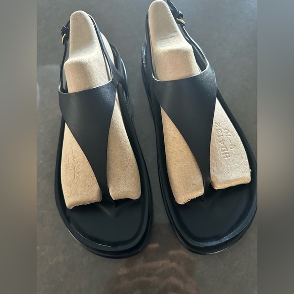 Zara flat leather sandal, black size 10 US size 41 European. - Picture 8 of 10